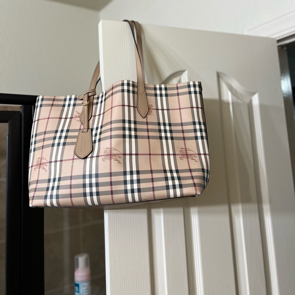 BURBERRY medium  reversible tote